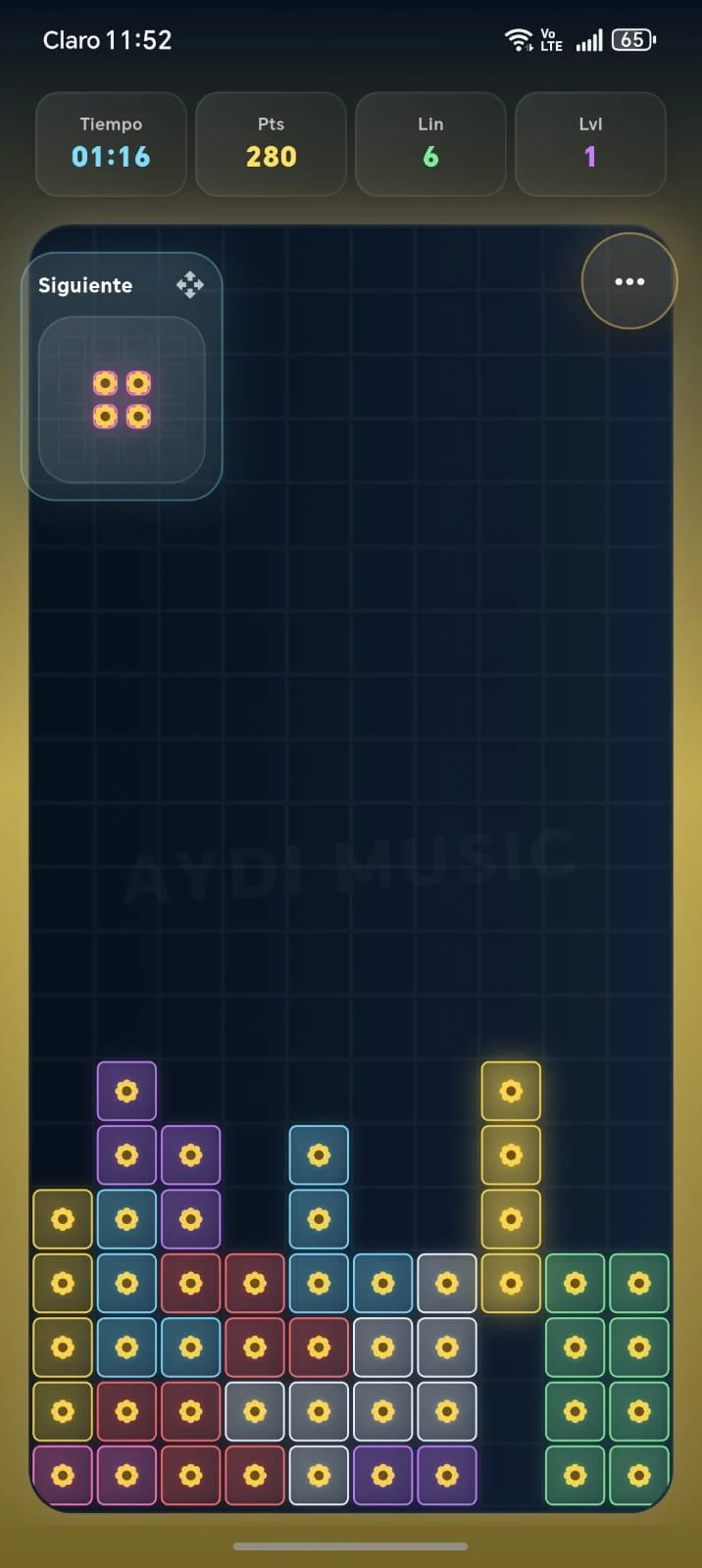 La cantante Aydi Music durante una partida de Aydi Puzzles